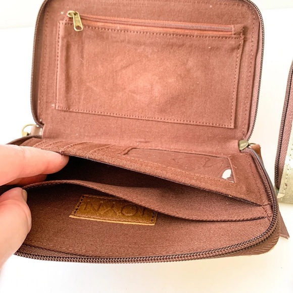 NWT Wallet - Crossbody Wallet with detachable strap. Fabric and leather. - Picture 8 of 9